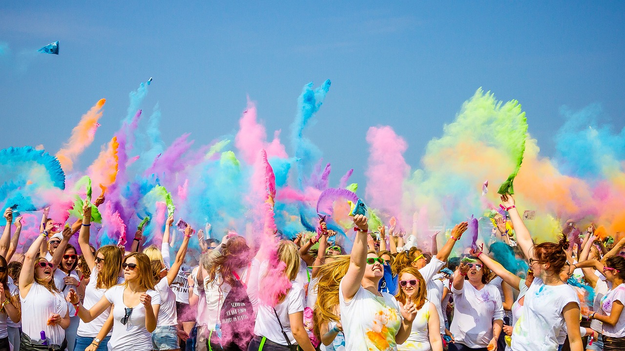 Festa Holi per acomiadar el Consell d'Infants