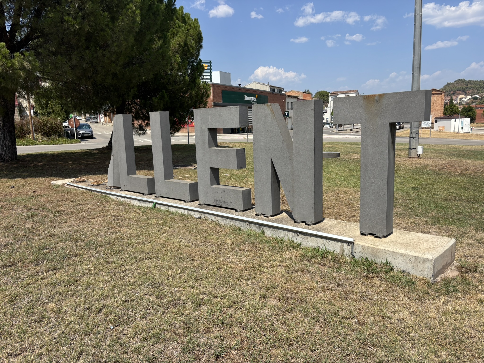 Les lletres de l'entrada a Sallent, en restauraci&oacute;