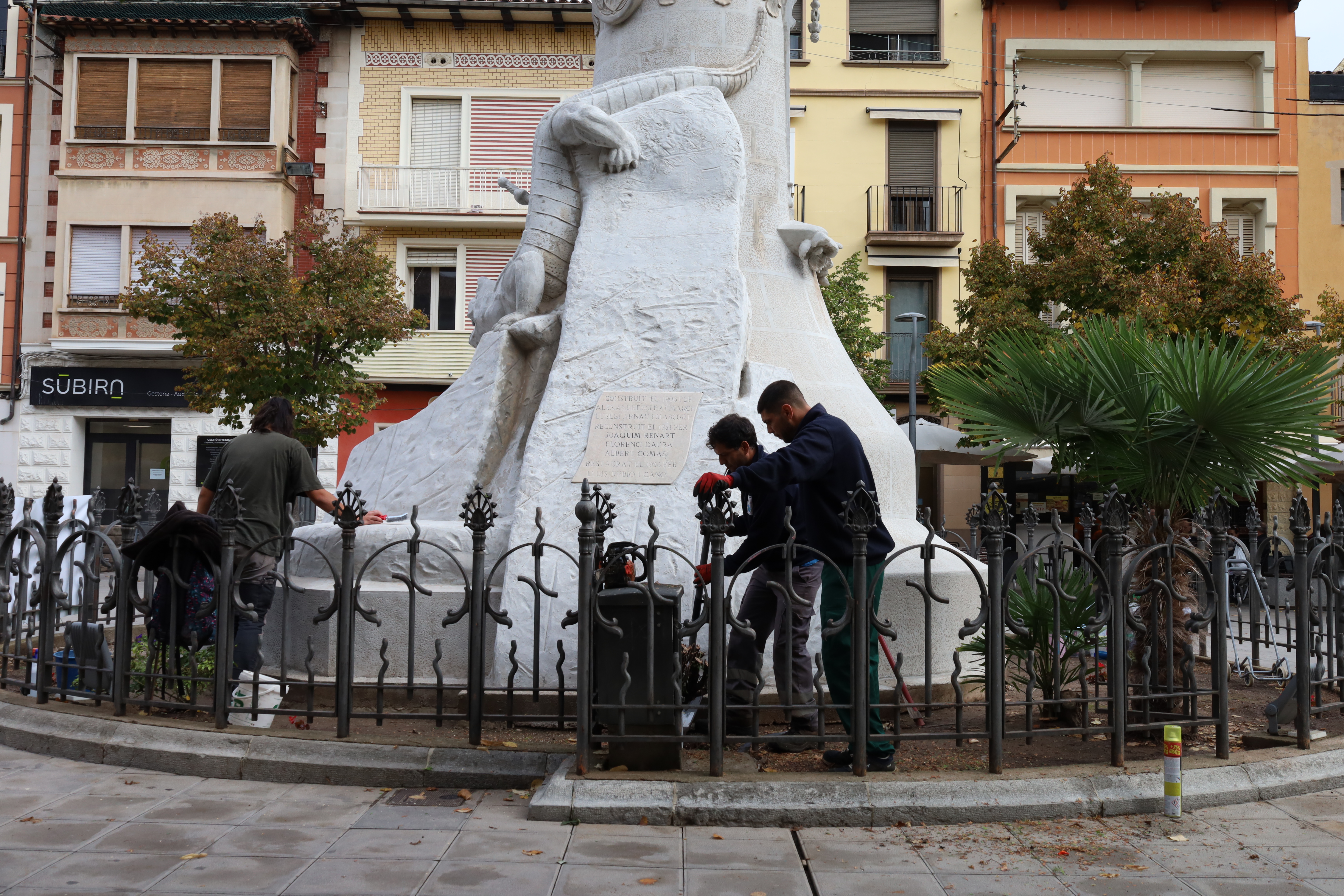 L'Ajuntament restaura l'enjardinat al voltant del monument a Sant Antoni Maria i Claret