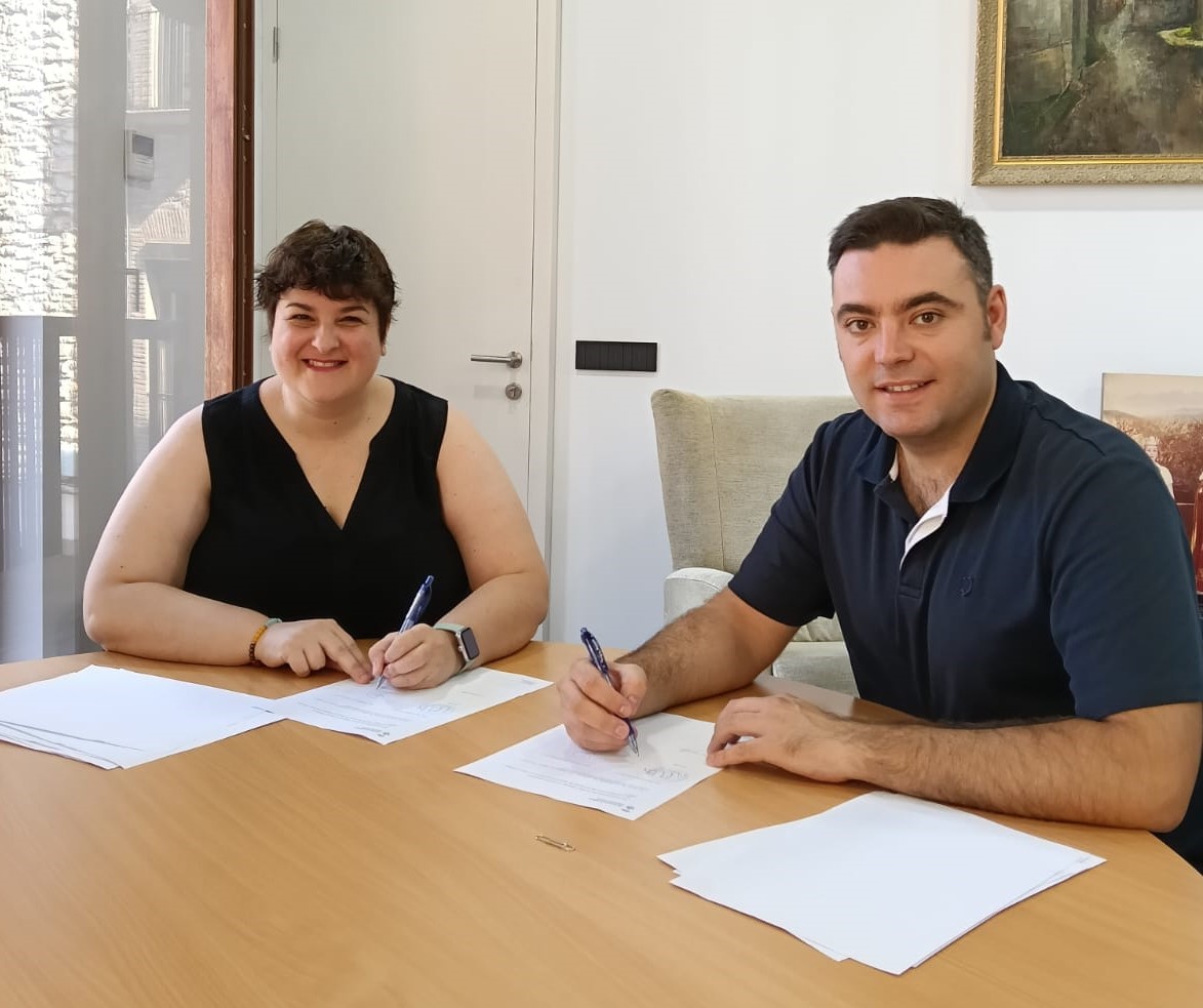 L'Ajuntament de Sallent i l'Esbart Vila de Sallent signen un conveni per promoure la dansa tradicional
