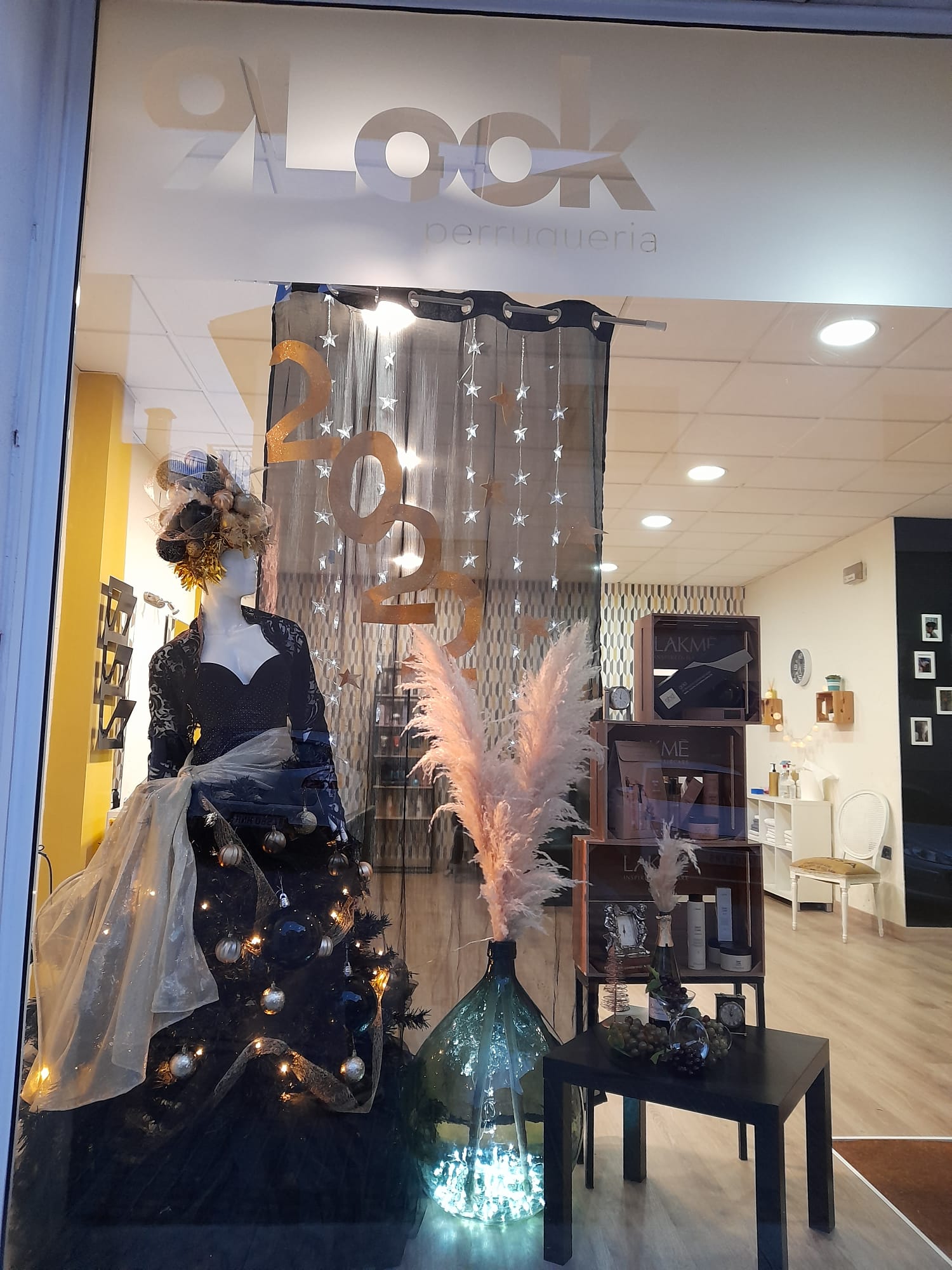 9Look, Menatge Òptimus i Esports Martí són els establiments premiats del concurs d'aparadors nadalencs