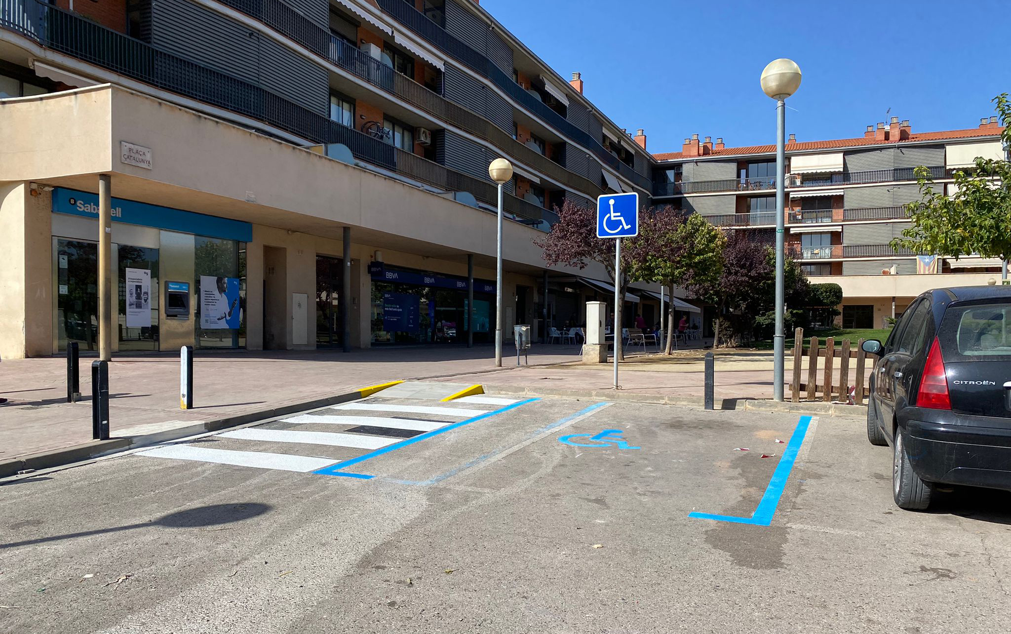 Nova rampa a l'entrada de l'aparcament de Plaça Catalunya