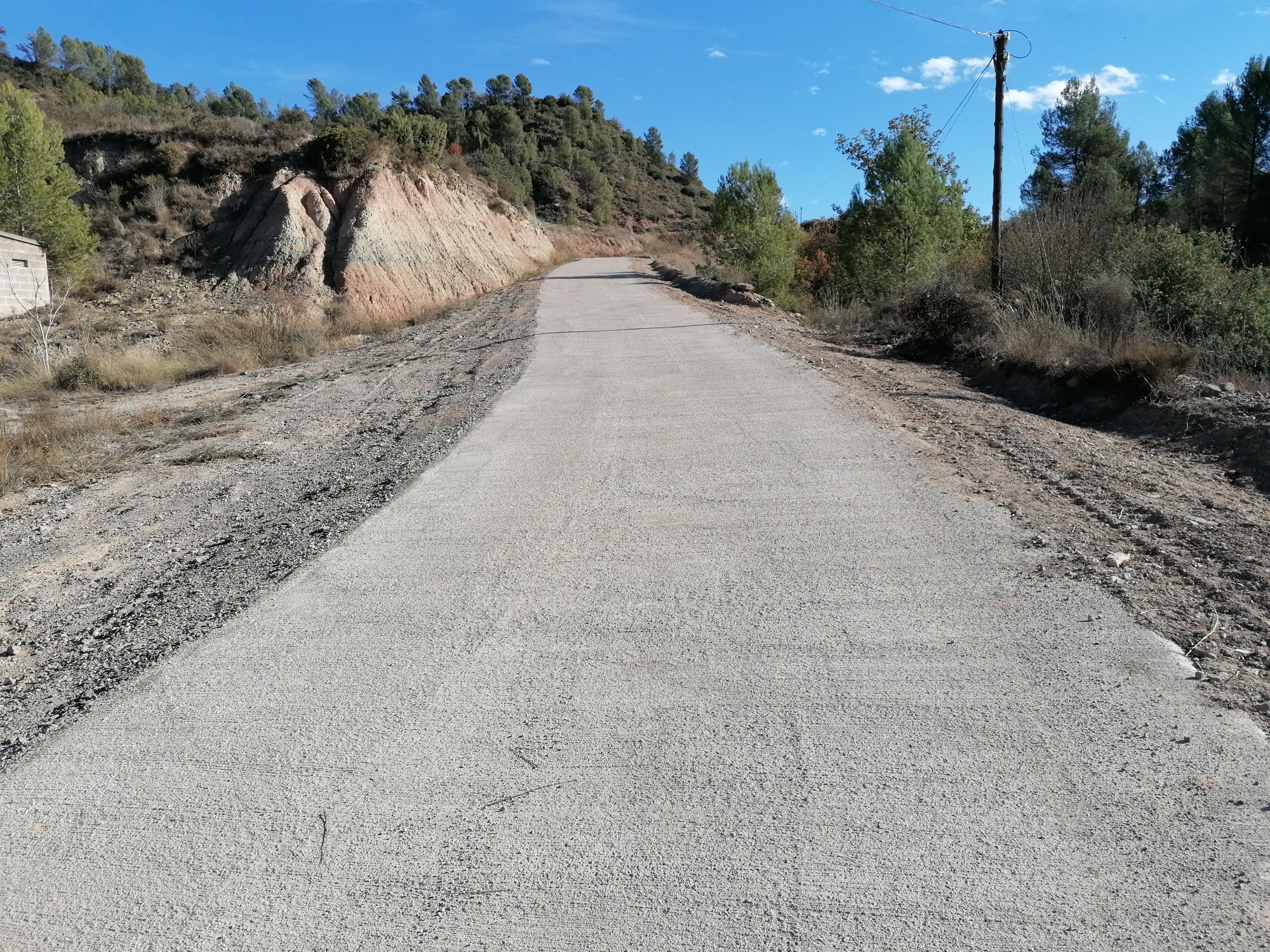 Finalitza la pavimentació del camí de pujada cap a la masia del Solà