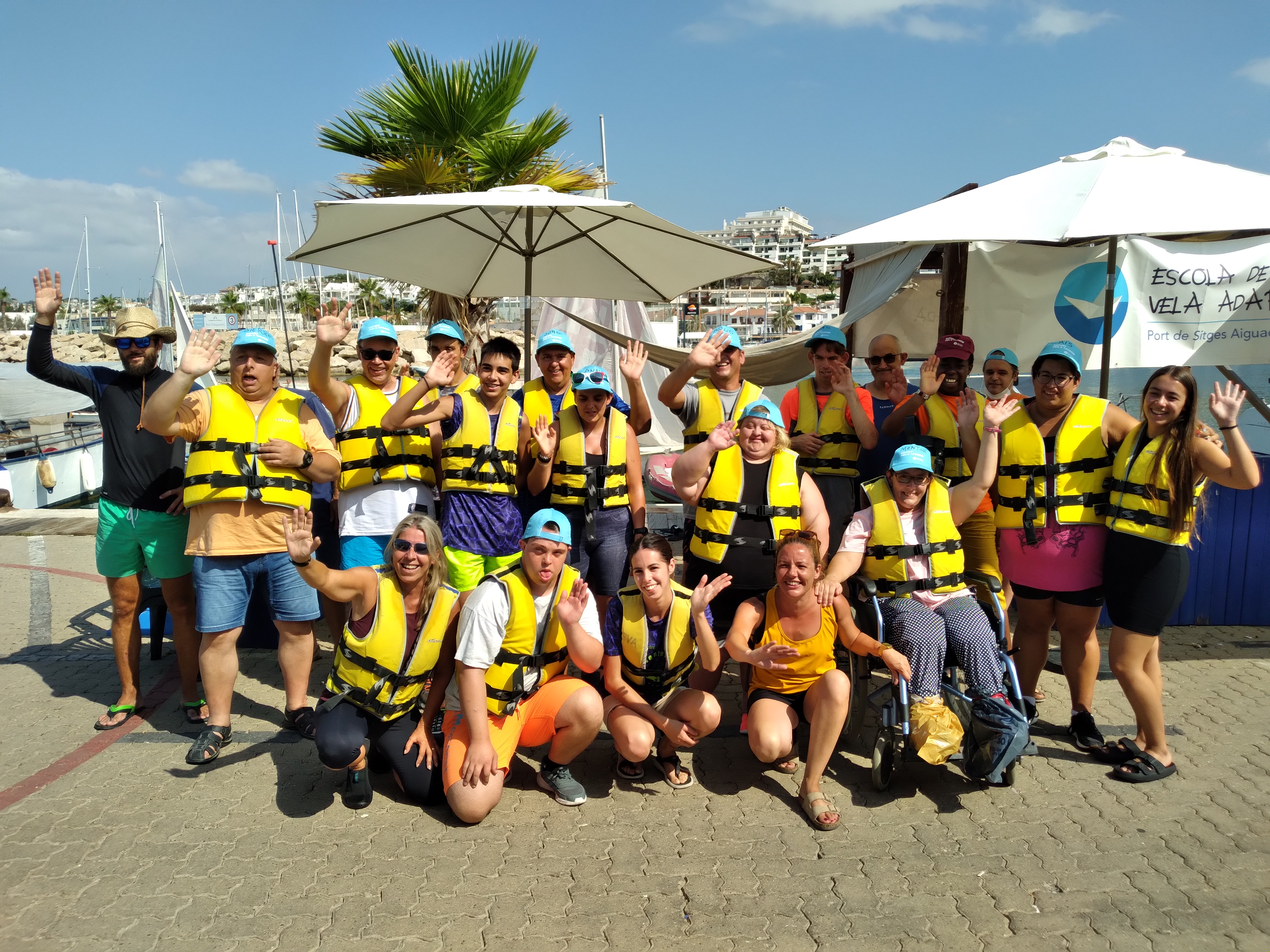 El Centre Ocupacional Ampans participa en una jornada de vela adaptada