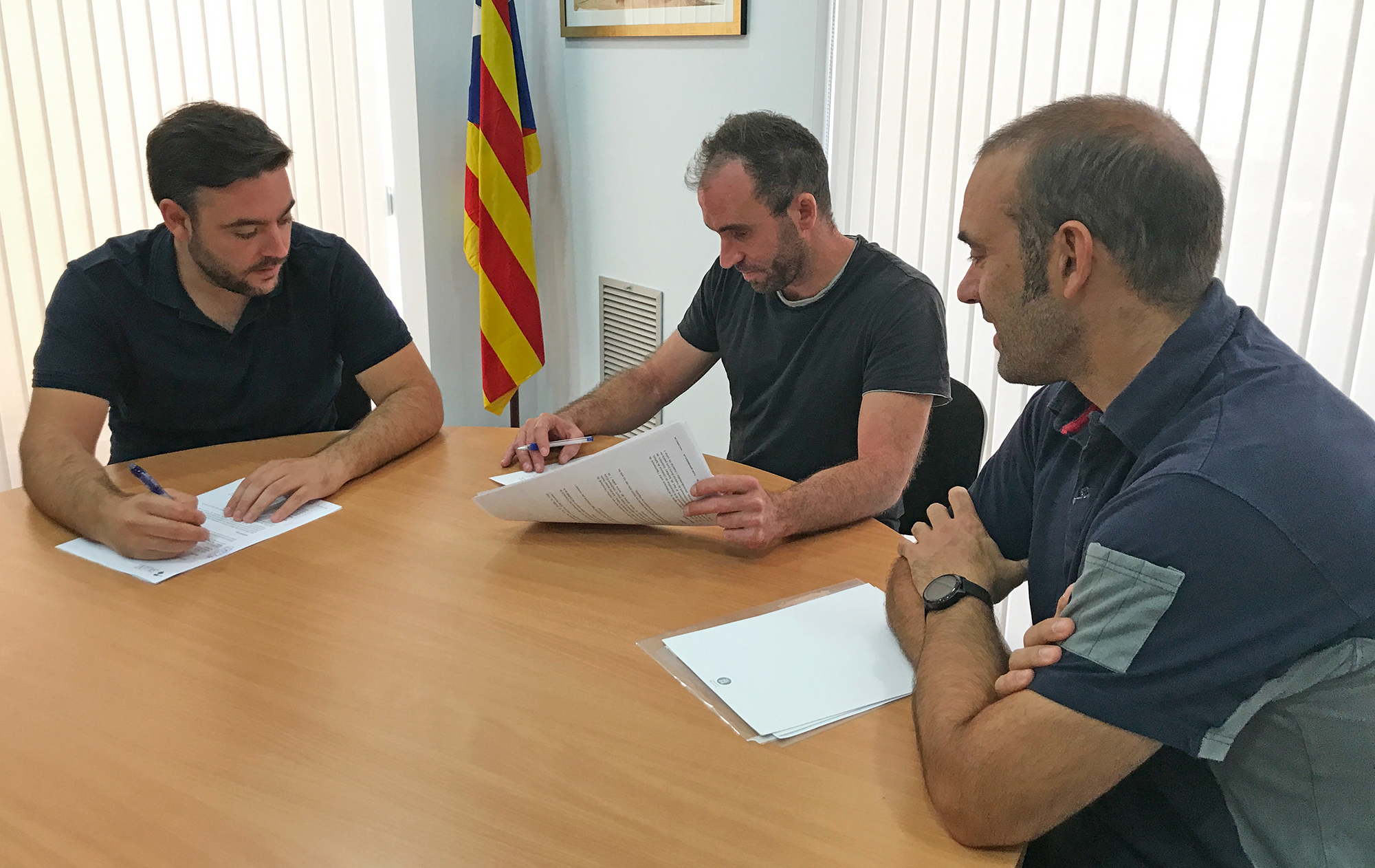 L'Ajuntament signa un acord de col·laboració amb l'Associació de Bombers Voluntaris