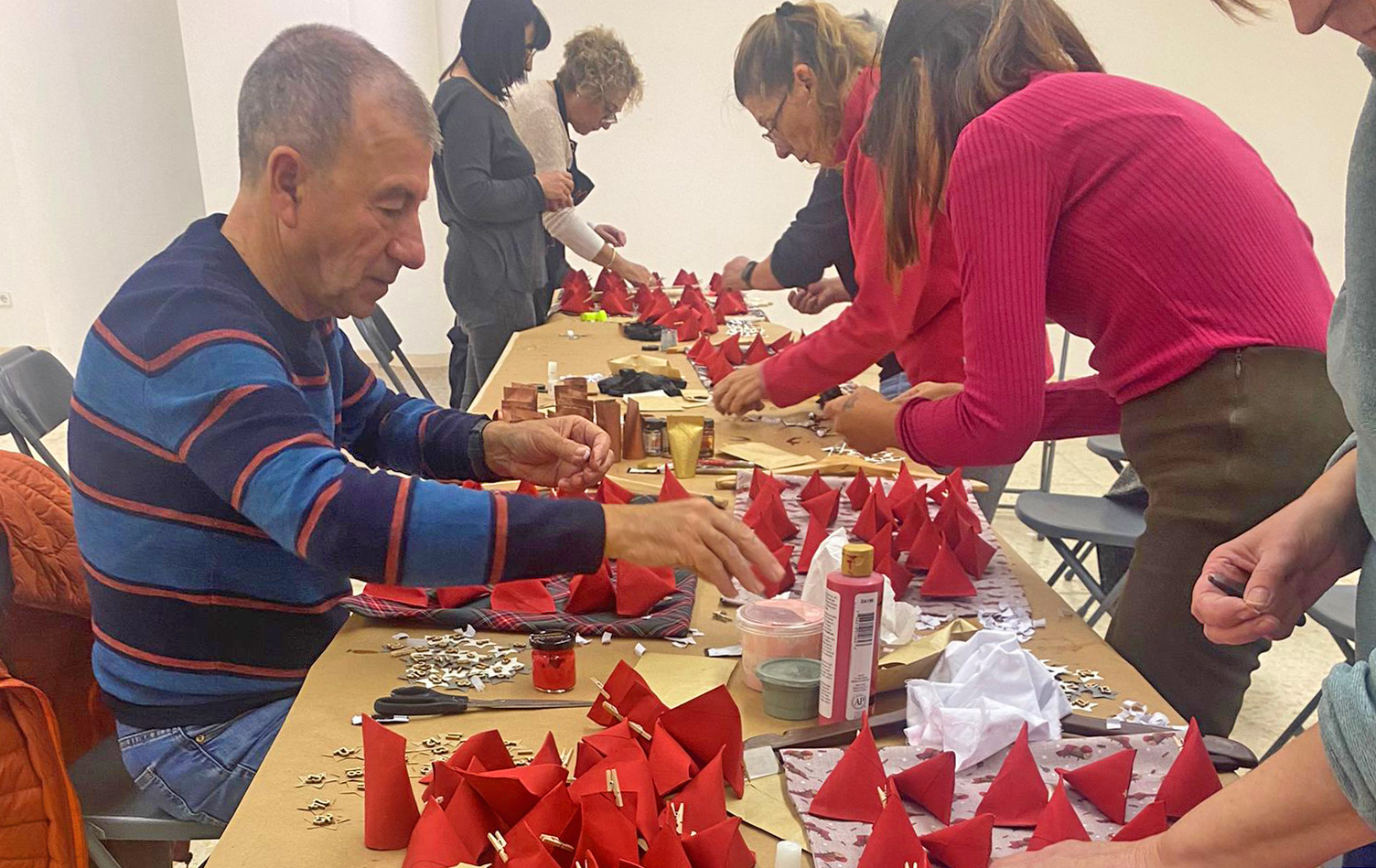 Una vintena de persones participen a un taller nadalenc